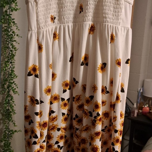 Dress - Picture 2 of 4